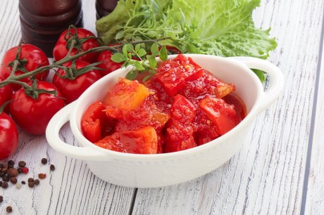 Лечо из болгарского перца и томатной пасты — рецепт заготовки на зиму. Есть нюансы.